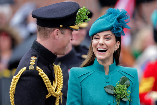 The Crown Les Premi Res Images De Kate Et William D Voil Es