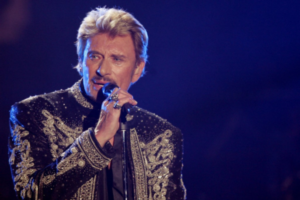 Il faut rouler découvrez le titre inédit de Johnny Hallyday