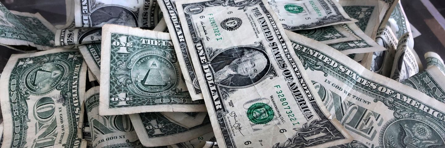 Header - ado les plus riches