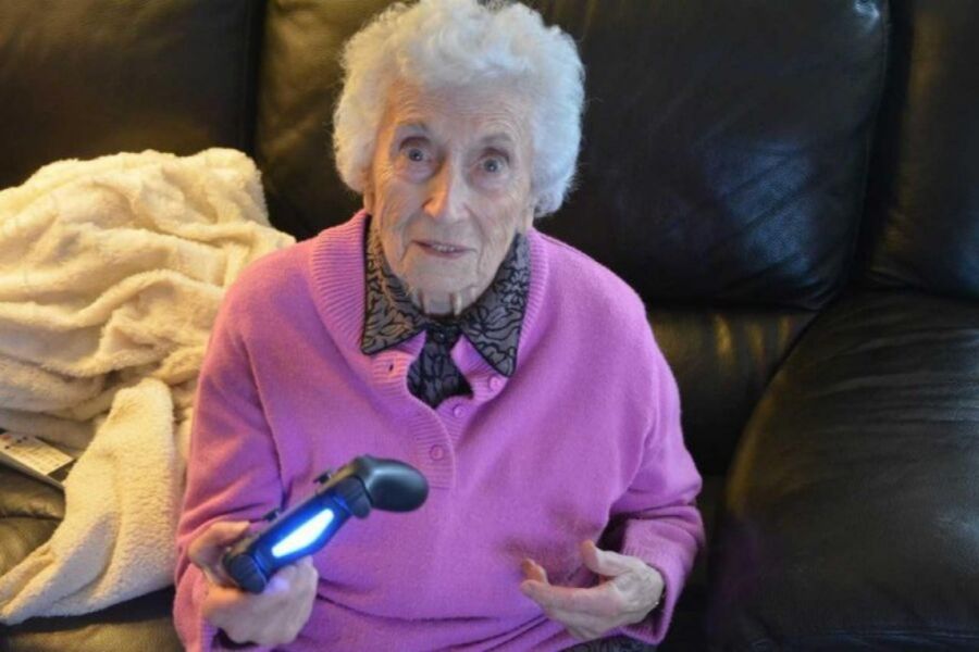 Une grand-mère fan de fifa - image 2