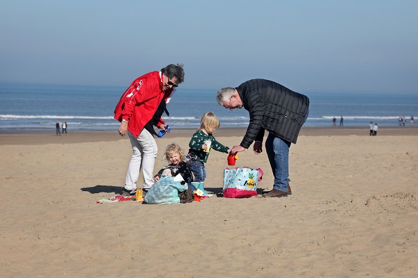 Garder ses petits-enfants prolongerait l’espérance de vie !