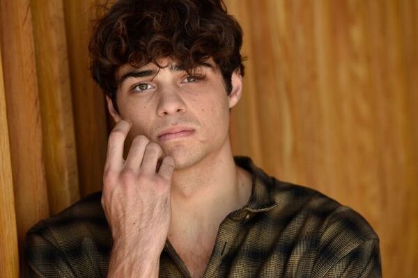 Noah Centineo n'est plus un cœur à prendre