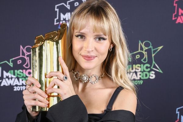 People : Découvrez ces 5 choses que vous ne saviez pas sur Angèle