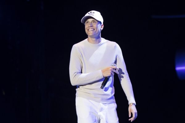 Loïc Nottet victime d'une grosse chute à ski !