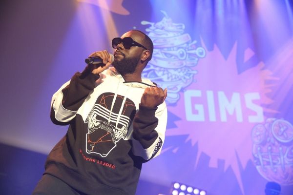 Gims a partagé des freestyles de lui jeune et sans lunettes