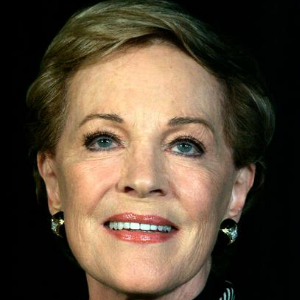 Julie Andrews remporte l'Oscar de la meilleure actrice
