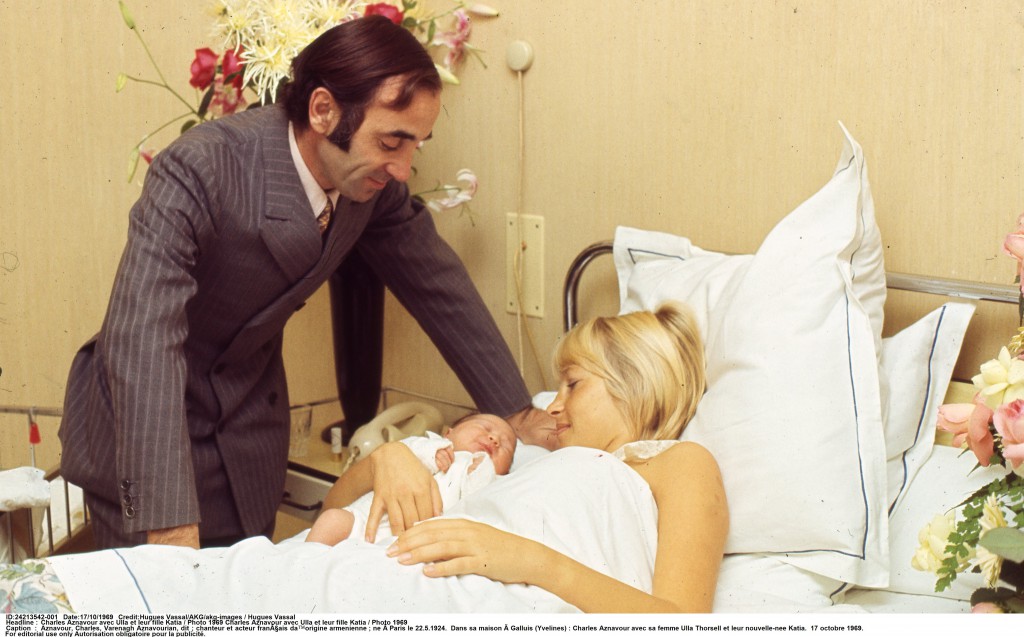 Charles Aznavour, Ulla Thorsell et enfant