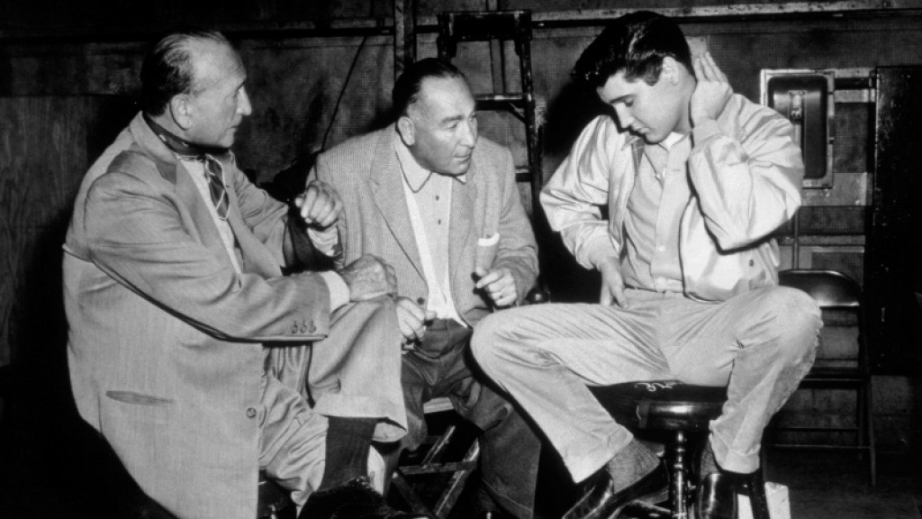 Elvis Presley avec Hal Wallis et Michael Curtiz sur le tournage de King Creole