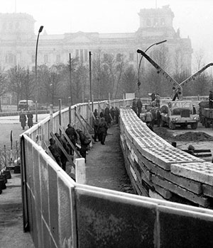 1961 construction du mur de berlin carré