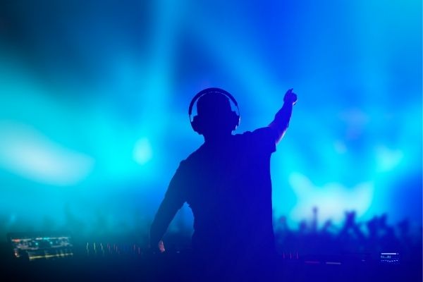 DJ