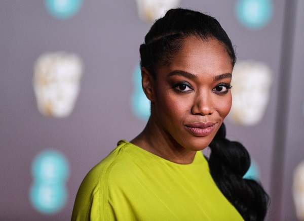 Naomie Ackie robe jaune aux British Academy Film Awards