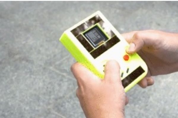 Voici le premier Game Boy sans batterie