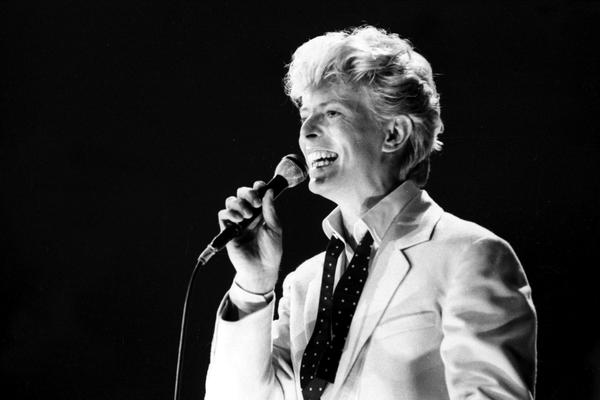 David Bowie en concert à Wembley en 1983