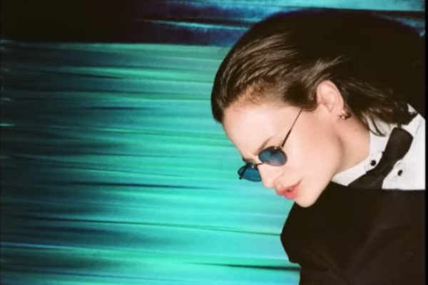 Christine and The Queens devient Redcar