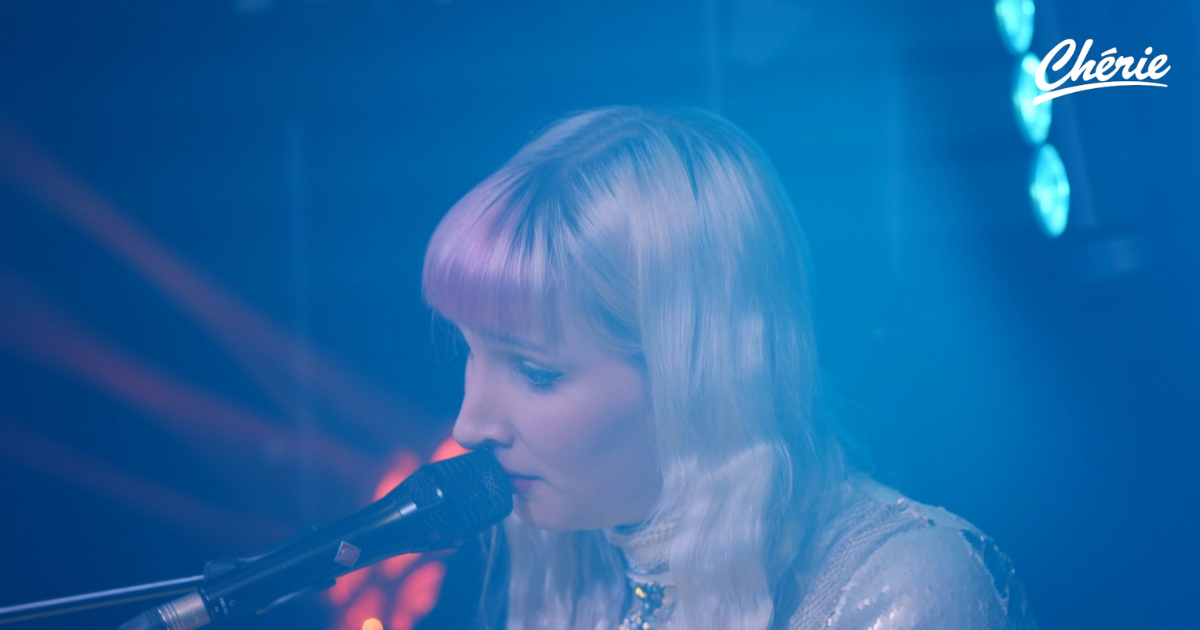 Preview Alice on the Roof - Malade