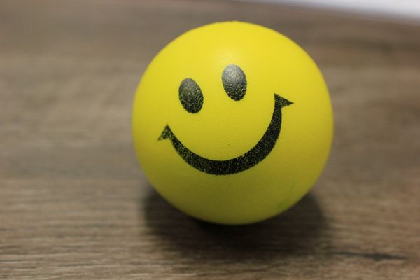 Placée dans plus de 29 institutions, Chaïma lance l'asbl "Retrouve ton smile"