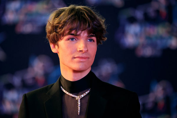 Pierre de Maere dévoile le clip de son dernier titre « Enfant de