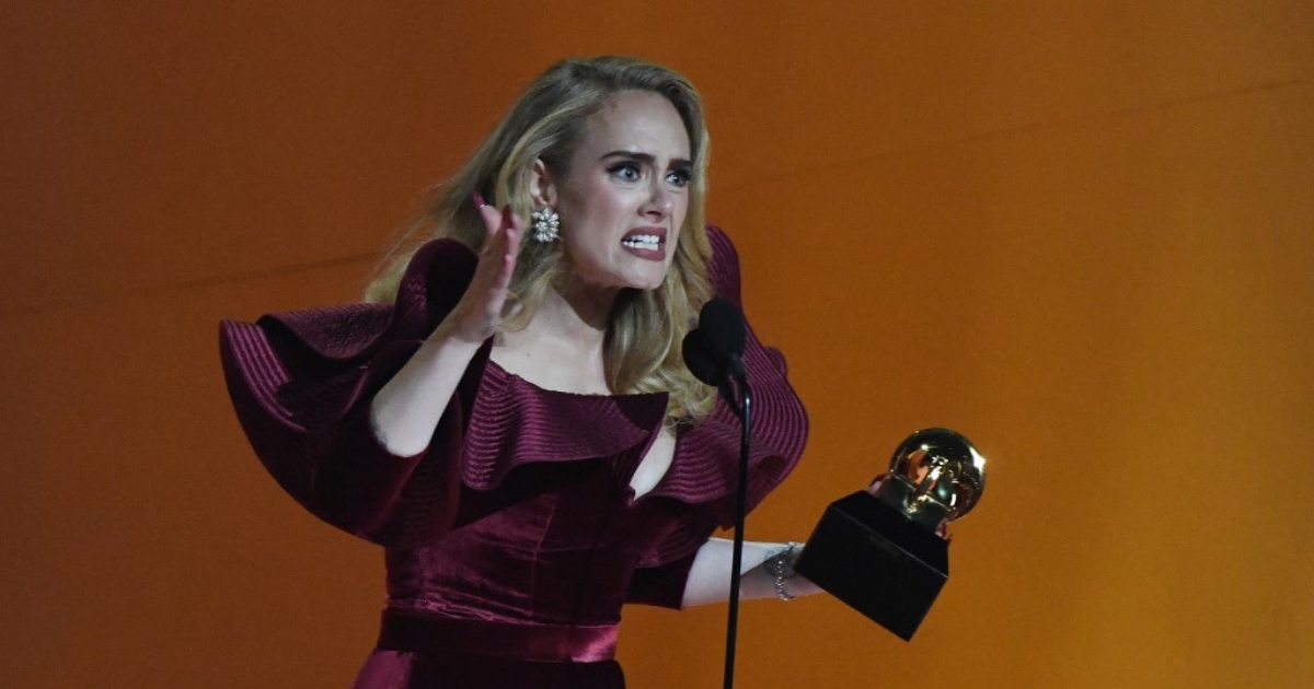 Adele en a marre et pousse un gros coup de gueule sur scène