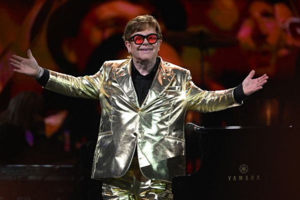 Elton John : un livre pour raconter sa grande tournée d'adieu