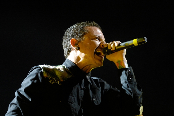 Chester Bennington de Linkin Park, en concert à Paris-Bercy