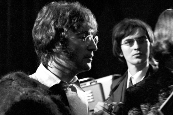 John Lennon en concert avec les Beatles au Parc des expositions de Nice