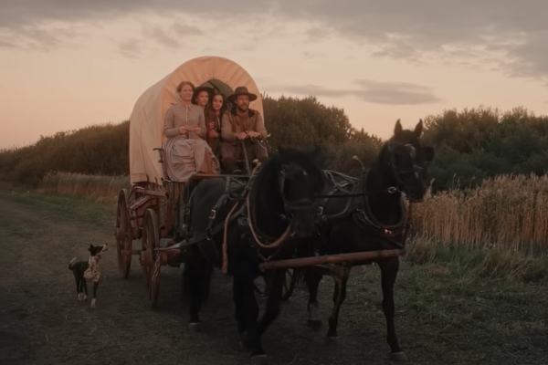 Capture d'écran de la bande-annonce Netflix de la version 2026 de "La petite maison dans la prairie"